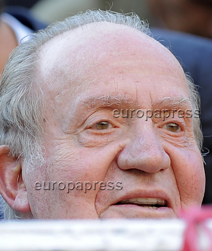 Rey Juan Carlos I con aparato dental invisible