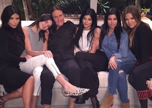 Bruce Jenner se presenta como mujer: 