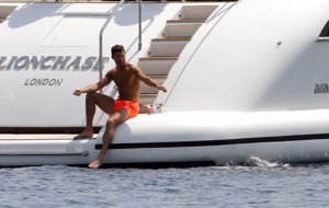 Cristiano Ronaldo luce cuerpazo en Saint-Jean-Cap-Ferrat