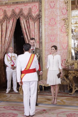 Felipe VI y Letizia, cómplices y enamorados en el Día de las Fuerzas Armadas