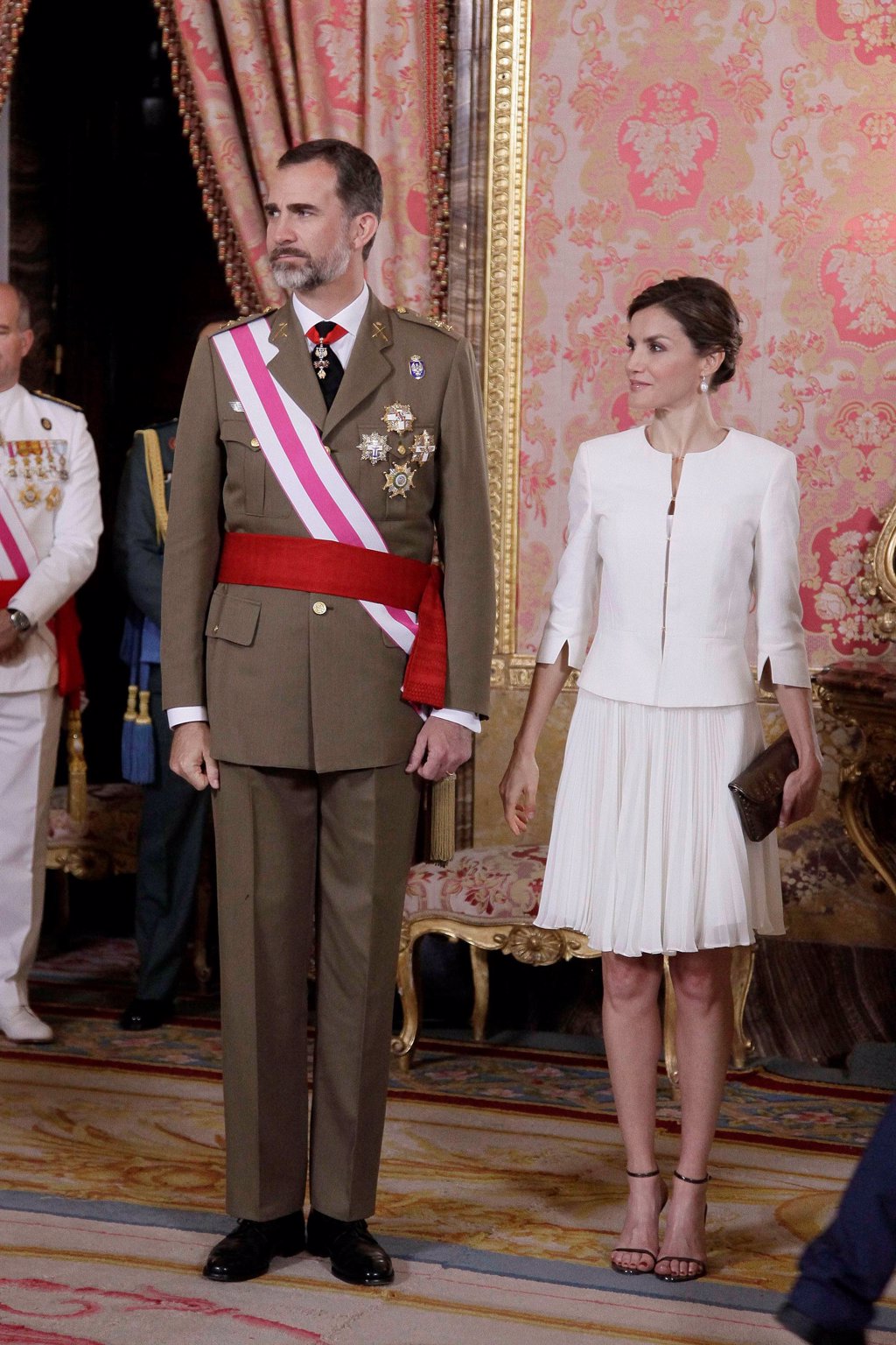 Felipe VI Y Letizia, Reyes Enamorados En El Día De Las Fuerzas Armadas