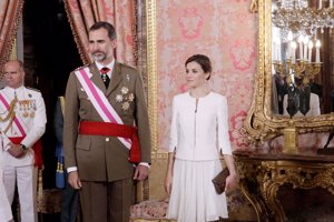 Felipe VI y Letizia, cómplices y enamorados en el Día de las Fuerzas Armadas