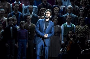 Josh Groban protagonista del 'In Memoriam', momento más emotivo de la noche