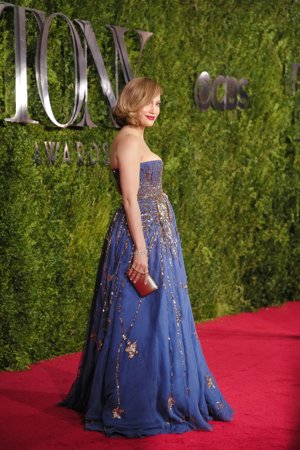 Jennifer Lopez y su Valentino palabra de honor en azul