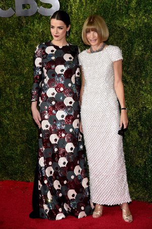Anna Wintour junto a su hija. La editora jefa de Vogue USA seguro que estuvo atenta a las tendencias de la red carpet