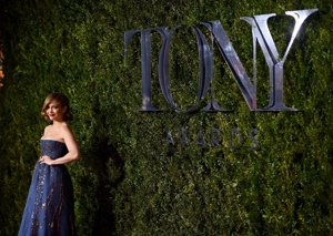 Jennifer Lopez y su Valentino palabra de honor en azul