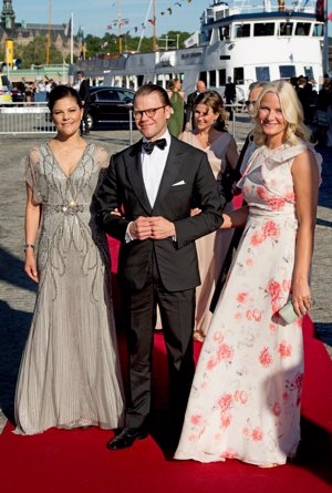 Haakon y Mette Marit de Noruega, 'separados' en la cena de gala de Carlos Felipe y Sofía