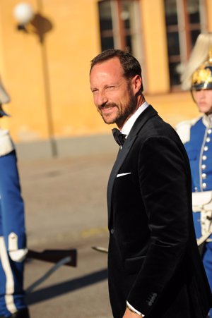 Haakon y Mette Marit de Noruega, 'separados' en la cena de gala de Carlos Felipe y Sofía