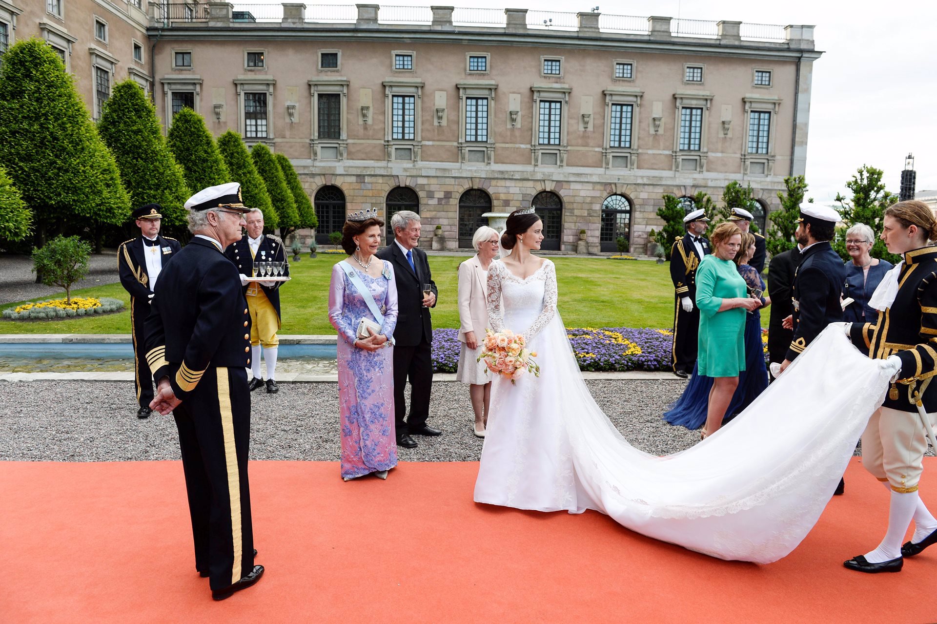 sofia hellqvist con carlos felipe de suecia en el dia de su boda