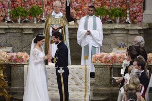 Carlos Felipe de Suecia y Sofía Hellqvist se han dado el 'sí quiero' en una romántica ceremonia