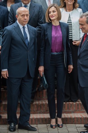 La Reina Letizia, fiel a su estilo 'working girl'