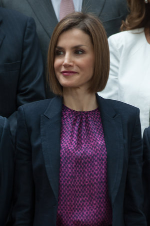 La Reina Letizia, fiel a su estilo 'working girl'