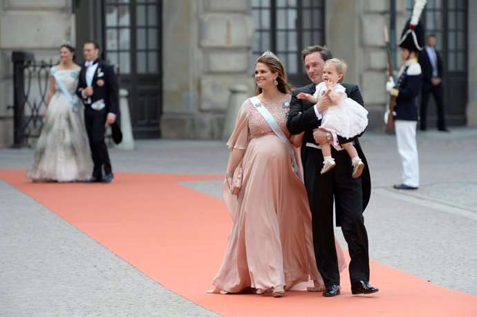 magdalena de suecia y su marido con su hija leonore