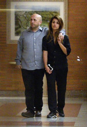 Penélope Cruz y Mónica, rotas de dolor tras la repentina muerte de su padre