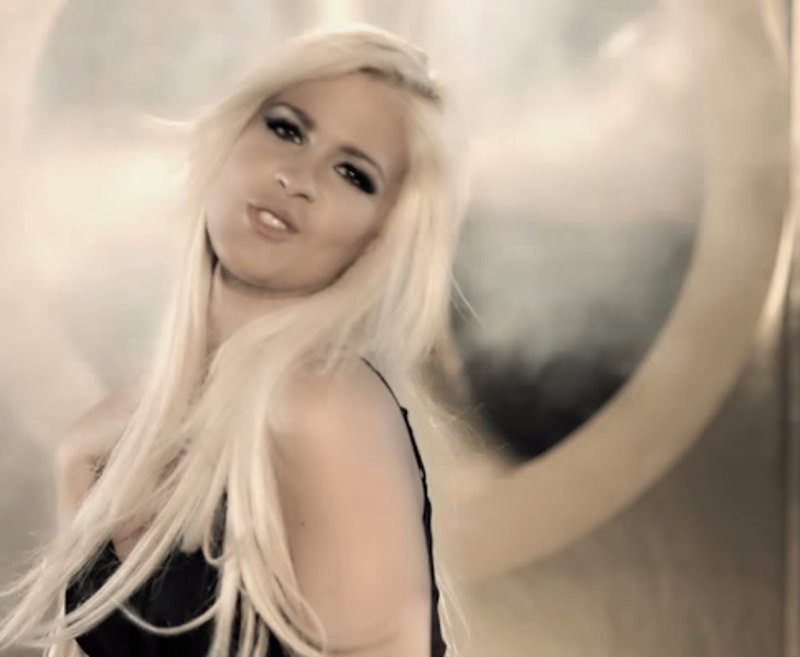 ¡Temazo máximo! Ylenia de lo más explosiva en 'Pégate' ¡Temazo máximo! Ylenia de lo más explosiva en 'Pégate'