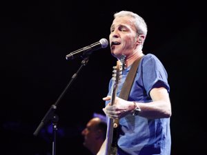 'Hombres G' hace vibrar Las Ventas con un concierto en Madrid por su 30 aniversario