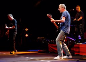 'Hombres G' hace vibrar Las Ventas con un concierto en Madrid por su 30 aniversario