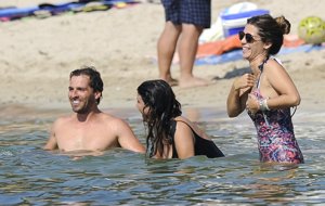 Elena Tablada, espectacular en su primer baño del verano sin su hija Ella