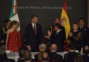 El Rey Felipe y la Reina Letizia junto al presidente de México, Enrique Peña Nieto y su esposa, Angélica Rivera durante la Cena de Gala