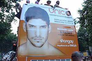 CHANCE se cuela en el Orgullo Gay 2015: desfile de famosos