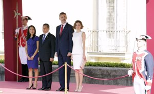 La Reina Letizia, muy confidente con la primera dama de Perú