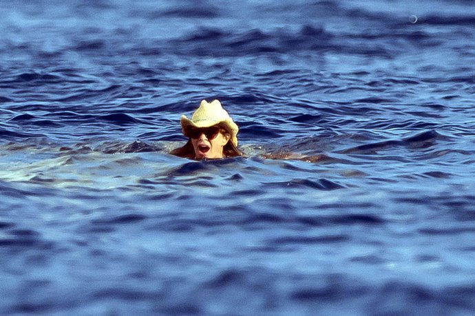 Elle Macpherson en el mar