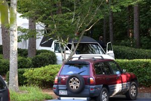 Coche fúnebre en el hospital donde está ingresada Bobbi Kristina Brown