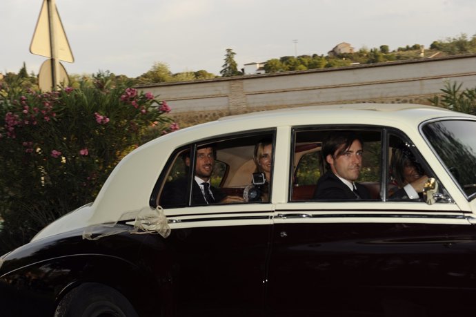 Alba Carrillo en el coche nupcial