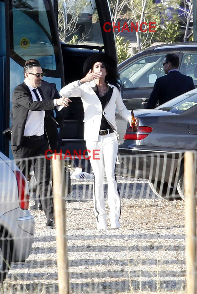 Mario Vaquerizo manda un beso