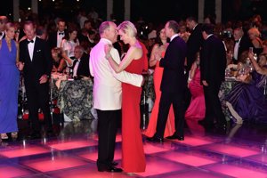 El Baile de la Cruz Roja, el break para los príncipes Alberto y Charlene de Mónaco