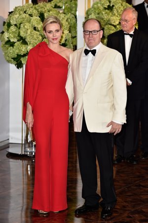 El Baile de la Cruz Roja, el break para los príncipes Alberto y Charlene de Mónaco