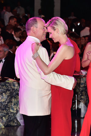 El Baile de la Cruz Roja, el break para los príncipes Alberto y Charlene de Mónaco