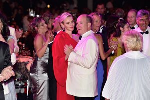 El Baile de la Cruz Roja, el break para los príncipes Alberto y Charlene de Mónaco