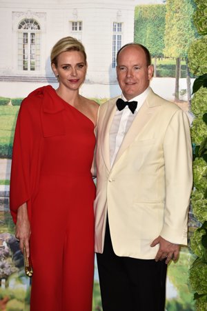 El Baile de la Cruz Roja, el break para los príncipes Alberto y Charlene de Mónaco