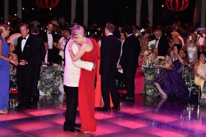 El Baile de la Cruz Roja, el break para los príncipes Alberto y Charlene de Mónaco