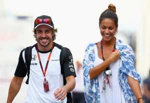 Lara Álvarez la fan número 1 de su piloto favorito, Fernando Alonso