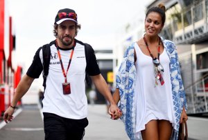 Lara Álvarez la fan número 1 de su piloto favorito, Fernando Alonso