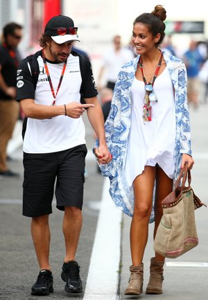 Lara Álvarez la fan número 1 de su piloto favorito, Fernando Alonso