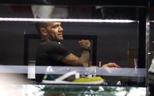 Dani Alves se deja seducir por una jornada de shopping en Madrid