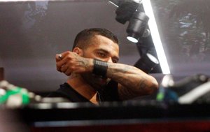 Dani Alves se deja seducir por una jornada de shopping en Madrid