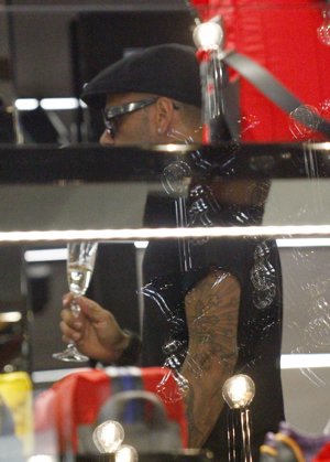 Dani Alves se deja seducir por una jornada de shopping en Madrid
