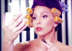 Lady Gaga y Shiseido reinventan el concepto de belleza