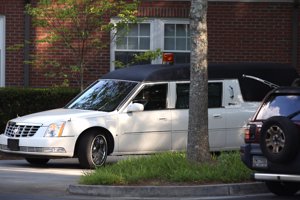 Coche fúnebre de Bobbi Kristina Brown