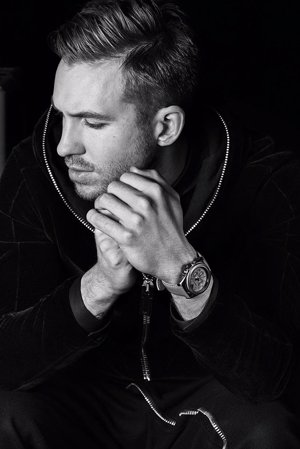 Calvin Harris, hot para Armani... ¡Qué envidia nos das Taylor Swift!