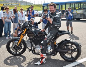 Keanu Reeves y su pasión ¿oculta?: adicto al motociclismo