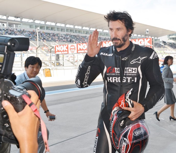Keanu Reeves piloto de carreas de motos