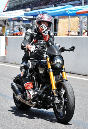 Keanu Reeves y su adicción al motociclismo