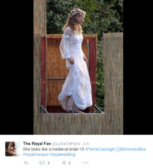 Beatrice Borromeo vestida de Alberta Ferretti, con sandalias planas, muy romántica