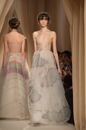 Este vestido nubes de Valentino también lo lució Beatrice Borromeo aunque solo pudimos verla al montar en su coche