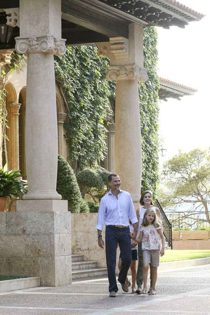 La familia Real pasea por Marivent